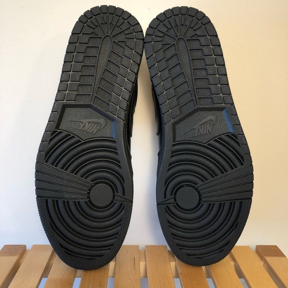 Air Jordan 1 Retro Low Triple Black 553558-025 NEW - Picture 8 of 8